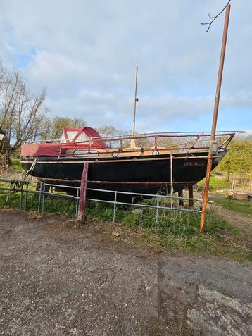 Motorboot de schakel 8,60 meter lang 2,70 breed beschikbaar voor biedingen