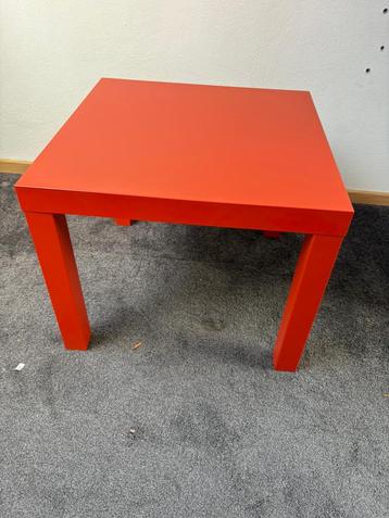 tafel beschikbaar voor biedingen