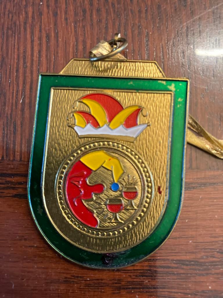 Carnaval medaille Bontneus 1987, Verzamelen, Ophalen of Verzenden, Gebruikt, Overige onderwerpen, Speldje of Pin