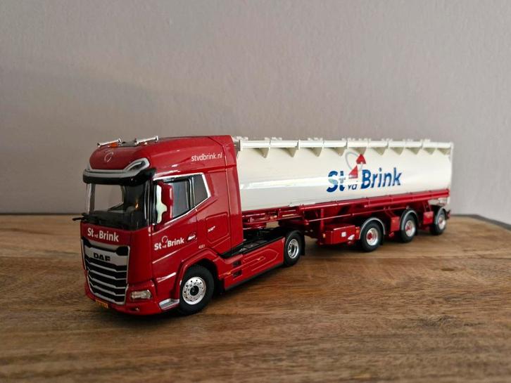 DAF XG+ St.vd Brink met Welgro bulkwagen, Hobby en Vrije tijd, Modelbouw | Auto's en Voertuigen, Zo goed als nieuw, Truck, 1:32 tot 1:50