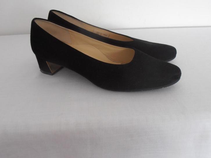 Beatrice - prachtige zwarte suede schoenen - 37 1/2, Kleding | Dames, Schoenen, Zo goed als nieuw, Schoenen met lage hakken, Zwart