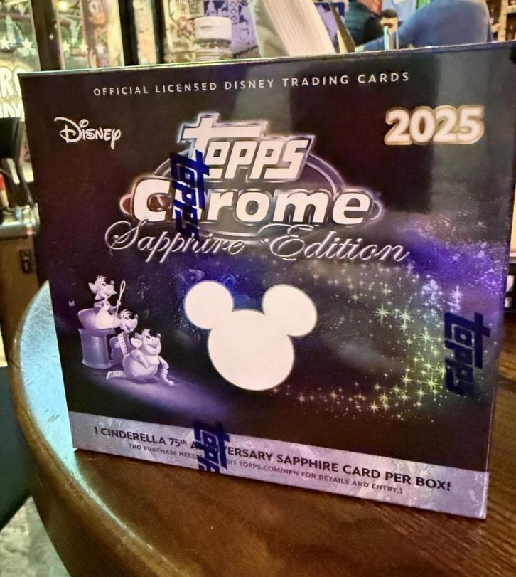 2025 Topps Disney Sapphire Chrome Hobby Box Edition, Hobby en Vrije tijd, Verzamelkaartspellen | Overige, Nieuw, Boosterbox, Foil