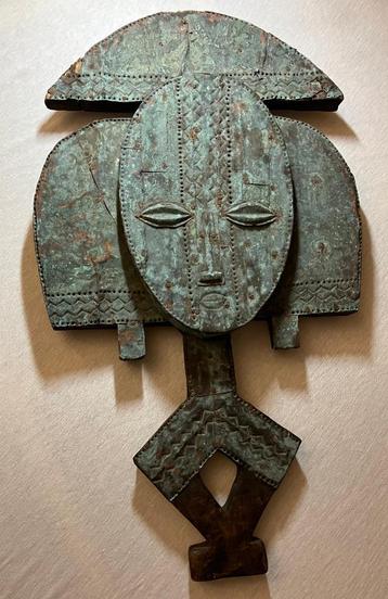 Sculptuur Kota Bwete Gabon Hout koper beslagen beschikbaar voor biedingen