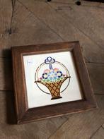 Antieke Tegel Bloemenmand in Lijst, Antiek en Kunst, Antiek | Wandborden en Tegels, Ophalen of Verzenden