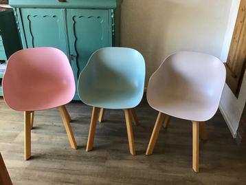 3 Design Eetkamerstoelen - Overcompleet beschikbaar voor biedingen