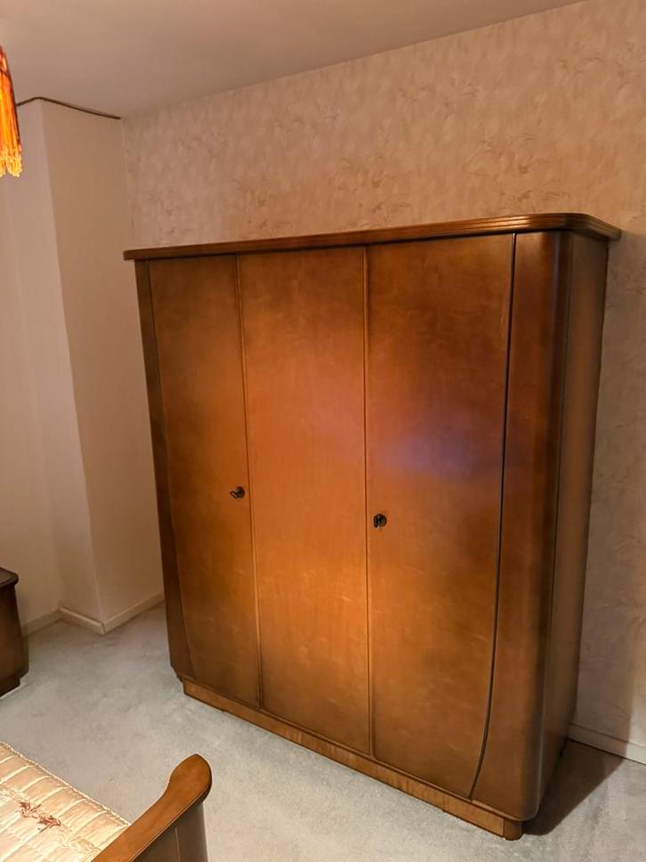 Vintage houten kleerkast – 3 deuren & nachtkasje, Huis en Inrichting, Kasten | Kledingkasten, Zo goed als nieuw, Minder dan 100 cm