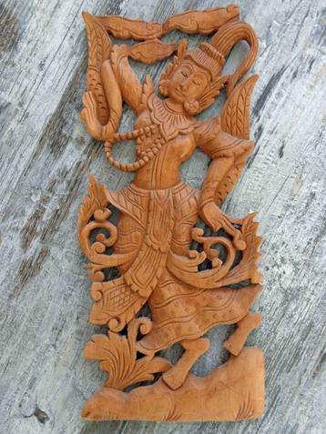Balinese Danseres houtsnijwerk beschikbaar voor biedingen