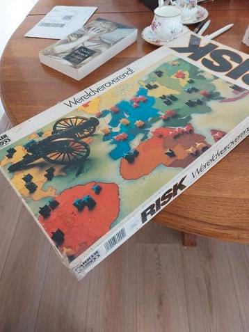 RISK; witte doos beschikbaar voor biedingen