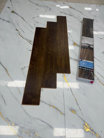 RESTPARTIJ!! Laminaat wees er snel bij weg=weg beschikbaar voor biedingen