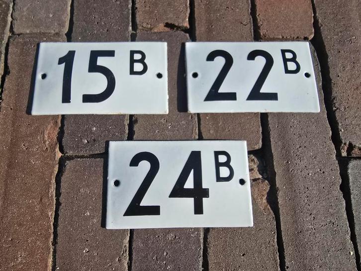 Antiek Bol emaille huisnummer bordjes 15B & 22B €10!, Antiek en Kunst, Antiek | Emaille, Ophalen of Verzenden