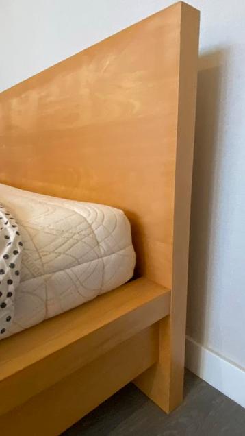 IKEA Malm bed 140x200 + bijpassend nachtkastje - afbeelding 3