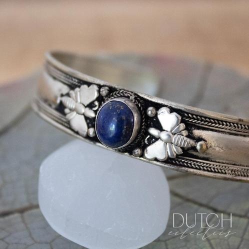 Tibetaanse Armband In Zilverkleurig Metaal en met een Lapis, Sieraden, Tassen en Uiterlijk, Armbanden, Zo goed als nieuw, Zilver