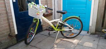 B'twin kinderfiets, 24 inch wielen, 5 versnellingen beschikbaar voor biedingen