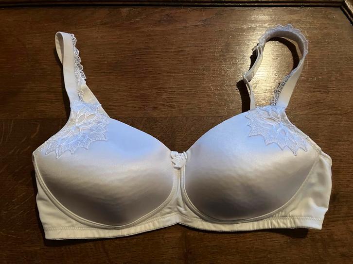 Amoena prothese bh 80B wit glans met kant detail, Kleding | Dames, Ondergoed en Lingerie, BH, Wit, Ophalen of Verzenden