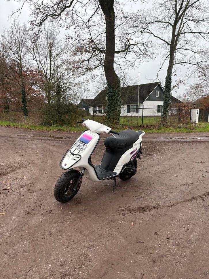 Piaggio typhoon TPH125 A1, Fietsen en Brommers, Scooters | Piaggio, Zo goed als nieuw, Overige modellen, Tweetakt, Ophalen