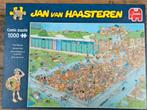 Jan van Haasteren Pool pile-up 1000 (20039), Hobby en Vrije tijd, Denksport en Puzzels, Ophalen of Verzenden, 500 t/m 1500 stukjes