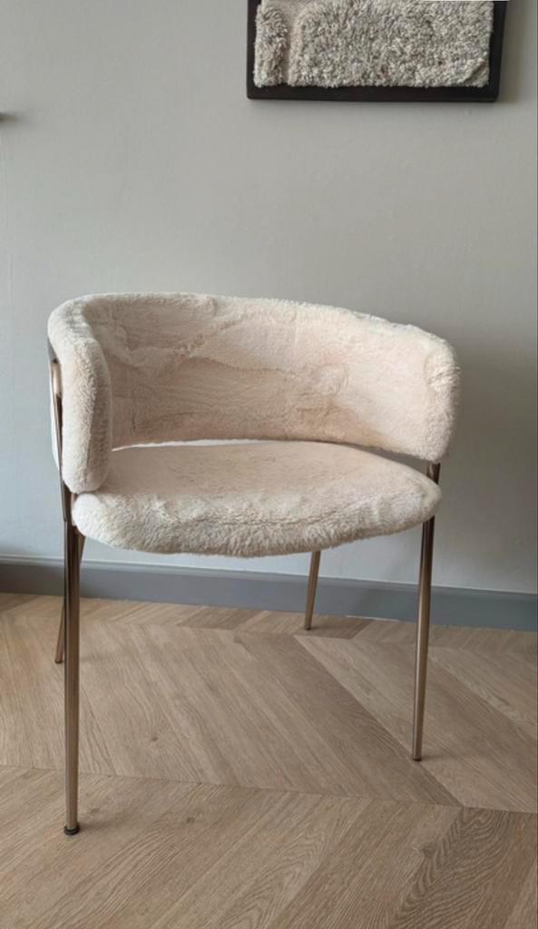 2 Kave Home Runnie Teddy Stoelen, Huis en Inrichting, Stoelen, Zo goed als nieuw, Twee, Stof, Wit, Ophalen