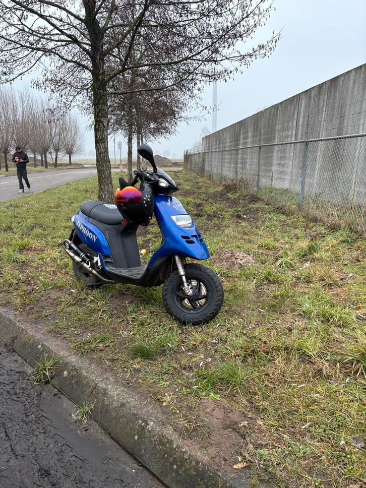 Piaggio Typhoon 70cc teruil/tekoop, Fietsen en Brommers, Scooters | Piaggio, Zo goed als nieuw, Overige modellen, Benzine, Ophalen