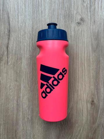 Adidas performance bidon fles 500ml beschikbaar voor biedingen