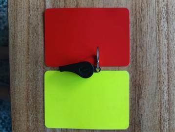 Scheidsrechter KNVB set: Kaarten en fluitje beschikbaar voor biedingen