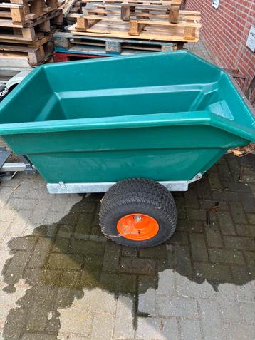 Robuuste open aanhanger+ zitje op dissel beschikbaar voor biedingen