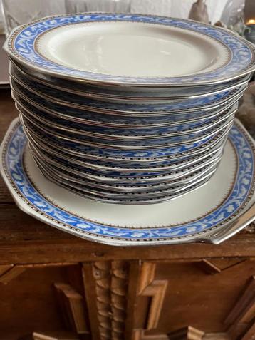 Gebakstel met blauw decor beschikbaar voor biedingen