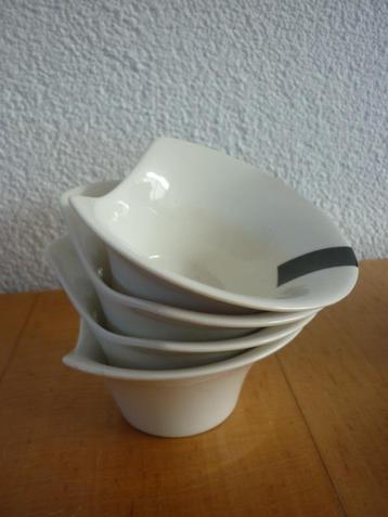 4 leuke kommetjes  beschikbaar voor biedingen