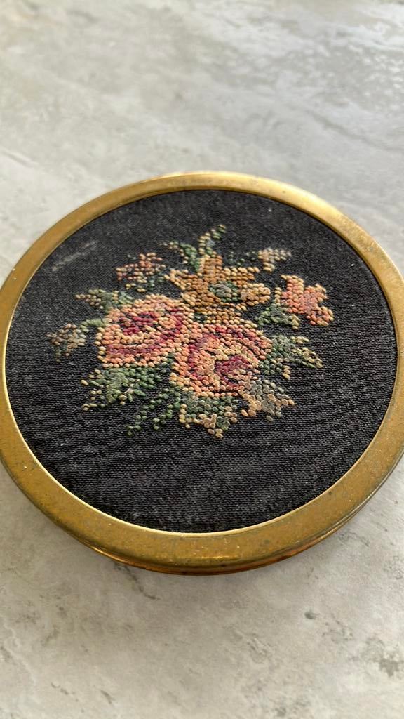 Vintage poederdoos, Ophalen of Verzenden, Zo goed als nieuw, Handen en Nagels