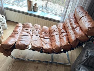 Vintage leren ligstoel beschikbaar voor biedingen