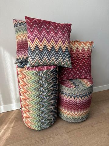 New! Zigzag kussens & poefs beschikbaar voor biedingen