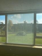 Zeer nette Luxaflex horizontale lamellen, 25mm breed., Ophalen, 150 tot 200 cm, Zo goed als nieuw, Grijs
