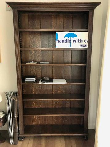 Handgemaakte eikenhouten boekenkast beschikbaar voor biedingen