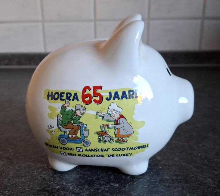 spaarpot spaarvarken met leeftijd 65 jaar  VERZ.KSTN NU 0,99, Hobby en Vrije tijd, Feestartikelen, Zo goed als nieuw, Feestartikel