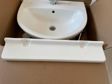 Keramiek wasbak en Keramiek wand erbij beschikbaar voor biedingen