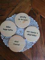 Houten onderzetters hippe tekst nieuw!!, Ophalen of Verzenden, Nieuw, Glas of Kopje