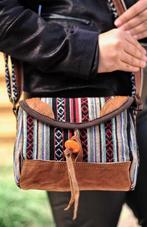Prachtig schoudertasje uit Nepal stof met Waterbuffel leer, Nieuw, Overige merken, Ophalen of Verzenden, Leer