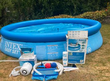 Intex zwembad pomp, skimmer(gereserveerd), solarzeil…. beschikbaar voor biedingen