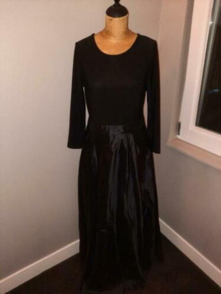 Traffic People zwarte gala jurk van top vintage, Kleding | Dames, Jurken, Zo goed als nieuw, Maat 42/44 (L), Zwart, Onder de knie