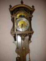 Wandklok noten met koperen gewichten., Antiek en Kunst, Antiek | Klokken, Ophalen