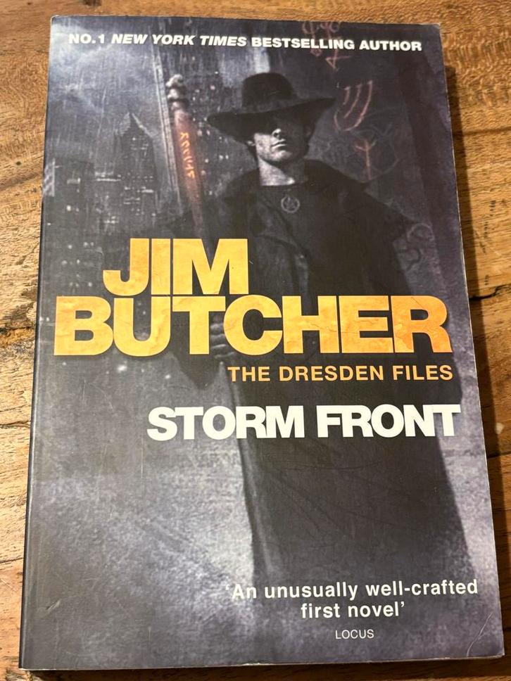 Jim Butcher - Storm Front (Dresden Files #1), Boeken, Fantasy, Gelezen, Ophalen of Verzenden