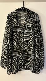 Bel & Bo Zwarte blouse met witte print, Kleding | Dames, Grote Maten, Bel & Bo, Ophalen of Verzenden, Zo goed als nieuw, Blouse of Tuniek
