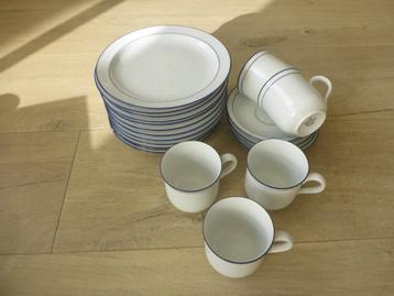 Kop en schotels, gebaksbordjes, seltmann weiden.  beschikbaar voor biedingen