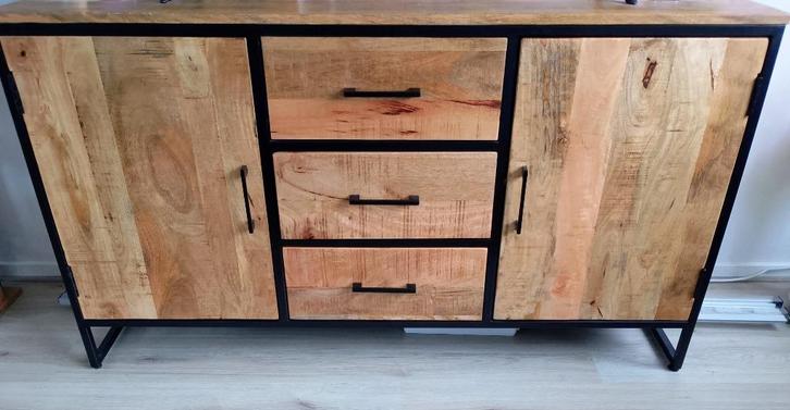 Design dressoir, echt Mangohout, Huis en Inrichting, Kasten | Dressoirs, Zo goed als nieuw, 150 tot 200 cm, 25 tot 50 cm, Met lade(s)