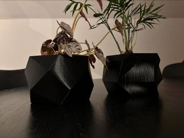 Bloempot modern design uniek beschikbaar voor biedingen