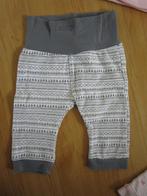 Feetje - grijs/wit bedrukt broekje maat 62, Kinderen en Baby's, Babykleding | Maat 62, Broekje, Ophalen of Verzenden, Zo goed als nieuw