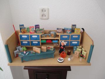 oude speelgoedwinkel met toebehoren  beschikbaar voor biedingen