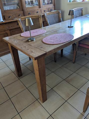 Eikenhouten eettafel beschikbaar voor biedingen