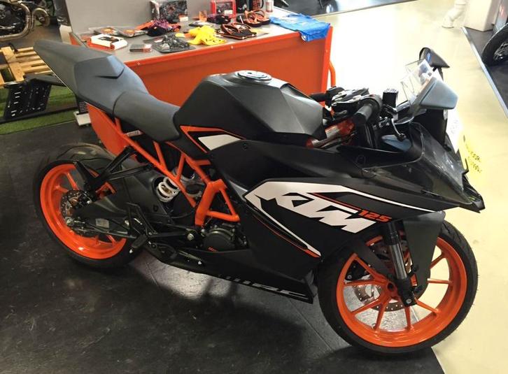 KTM RC125 2016 424km Akrapovic, Motoren, Motoren | KTM, Bedrijf, Sport, 11 kW of minder, 1 cilinder, Minimaal motorrijbewijs A1