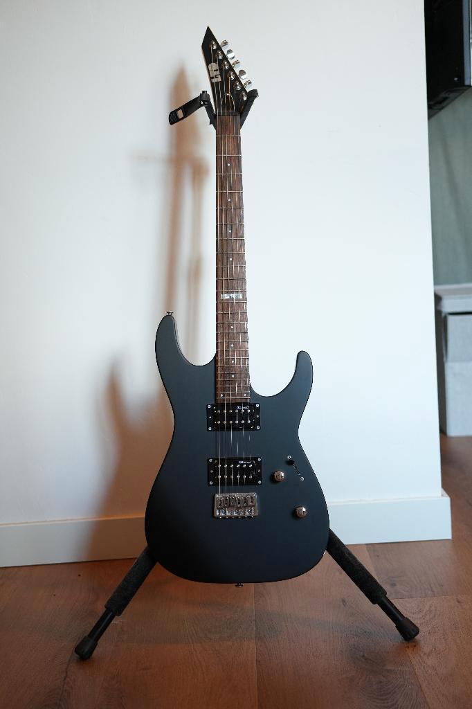 ESP LTD M-50 NT BLKS black satin elektrische gitaar, Muziek en Instrumenten, Snaarinstrumenten | Gitaren | Elektrisch, Zo goed als nieuw