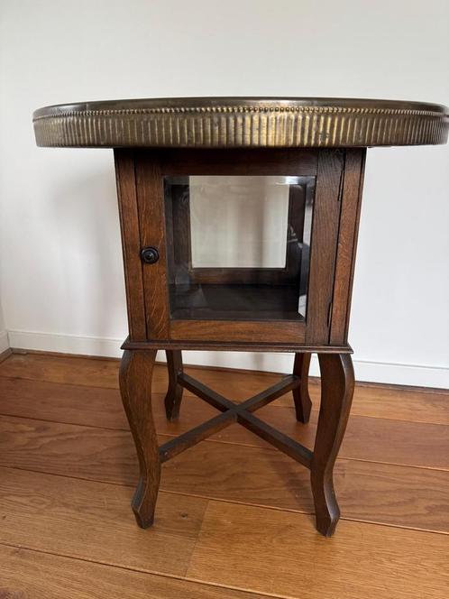 Art deco bijzettafel met rijk versierd messing tafelblad, Antiek en Kunst, Antiek | Meubels | Tafels, Ophalen
